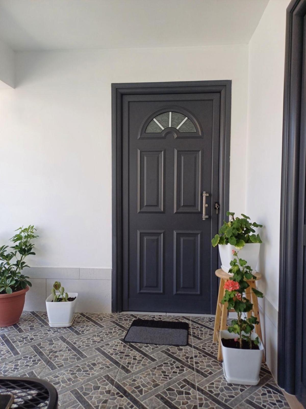 The White House Apartment Divjake Luaran gambar