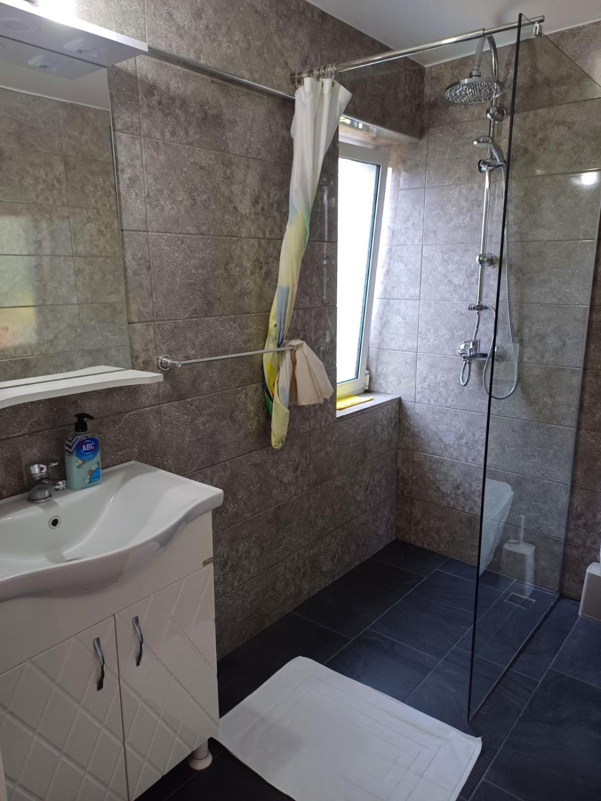 The White House Apartment Divjake Luaran gambar